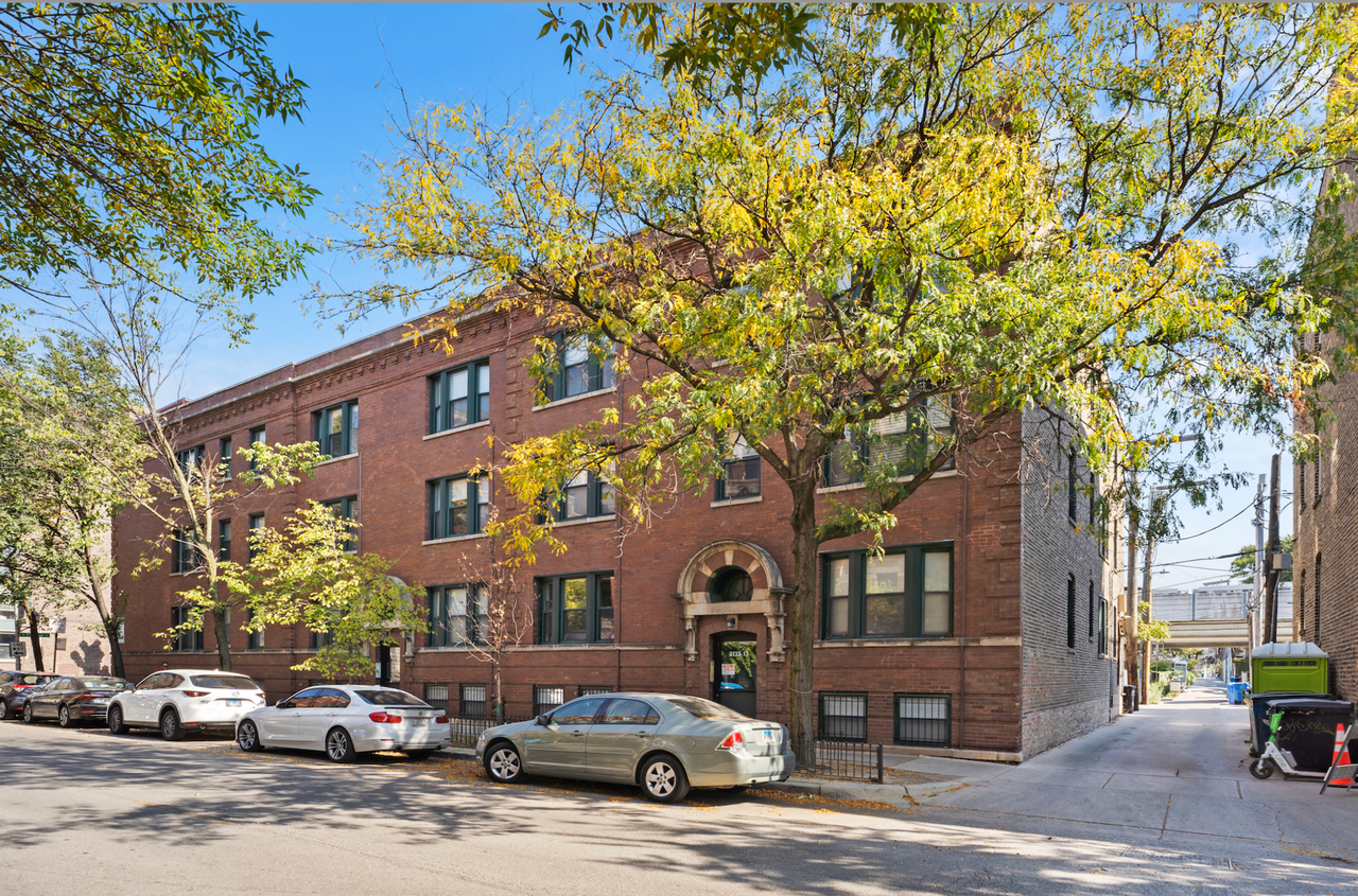 3115 Sheffield - Photo 3 of 5