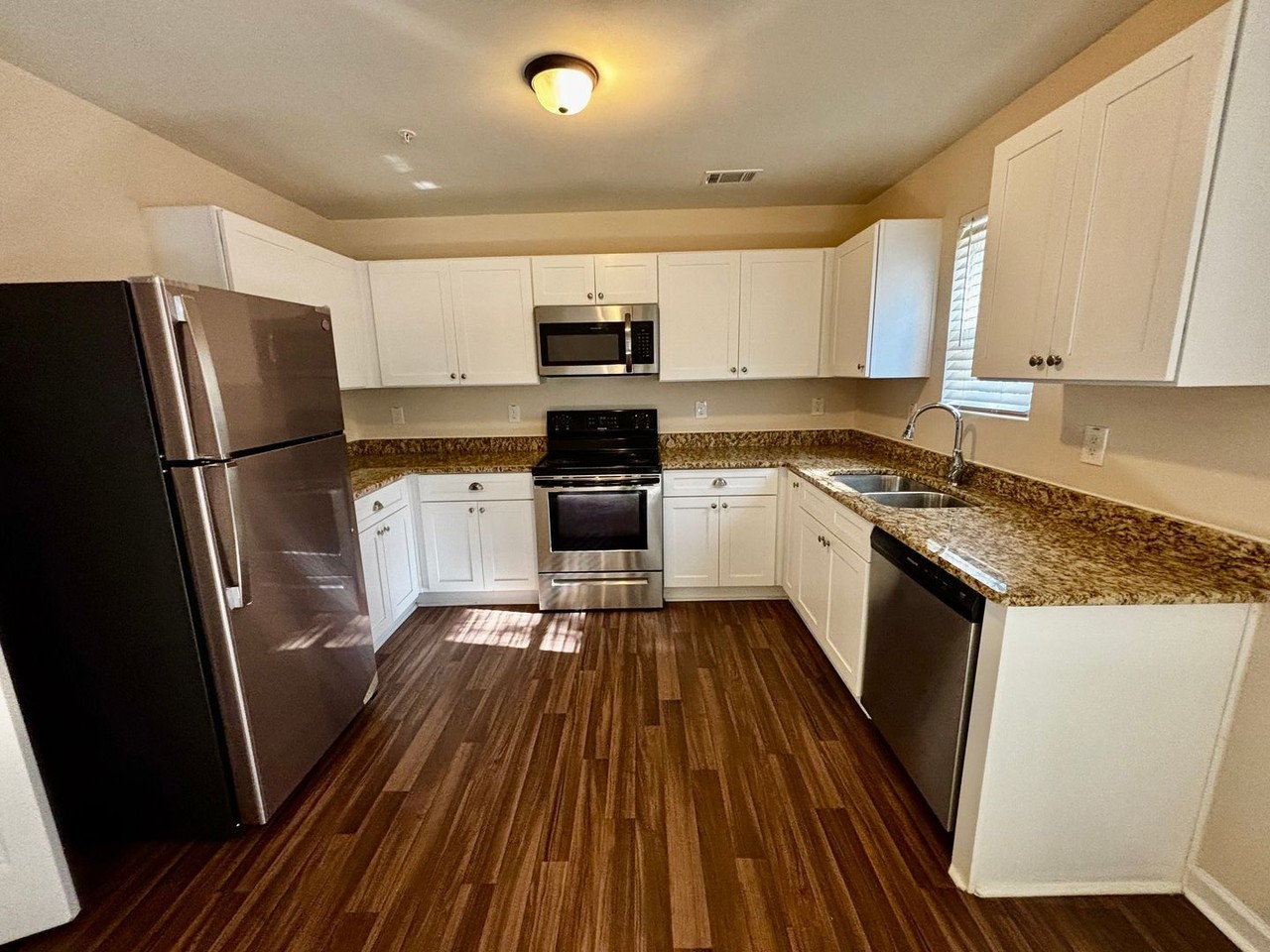 637 Carlton Pointe Dr - Photo 5 of 23