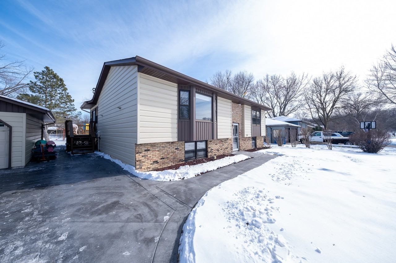 1305 Independence Ave N #1 - Photo 3 of 32