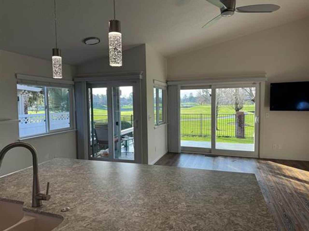 5250 Edgeview Dr - Photo 3 of 12