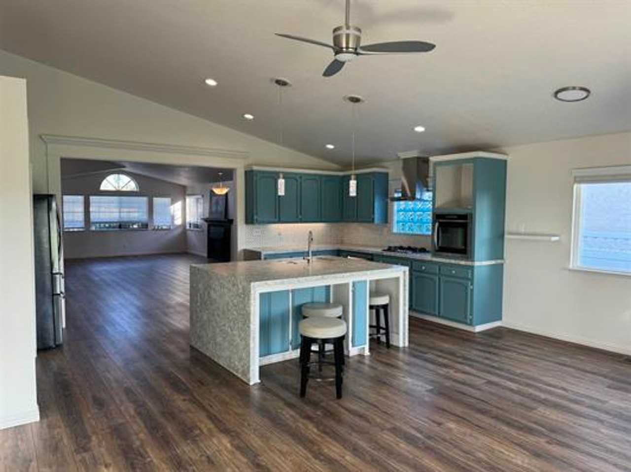 5250 Edgeview Dr - Photo 5 of 12