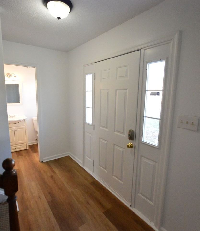 3784 Strathmoor Cir - Photo 3 of 39