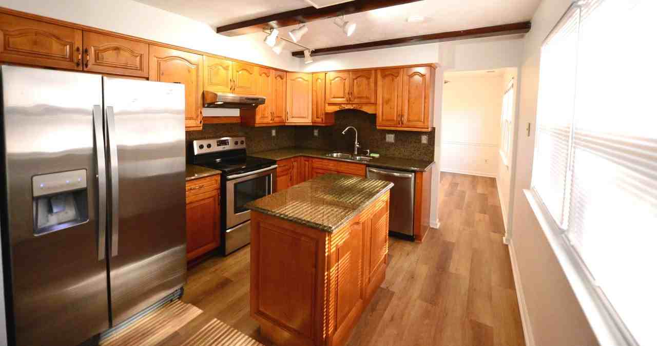 3784 Strathmoor Cir - Photo 5 of 39