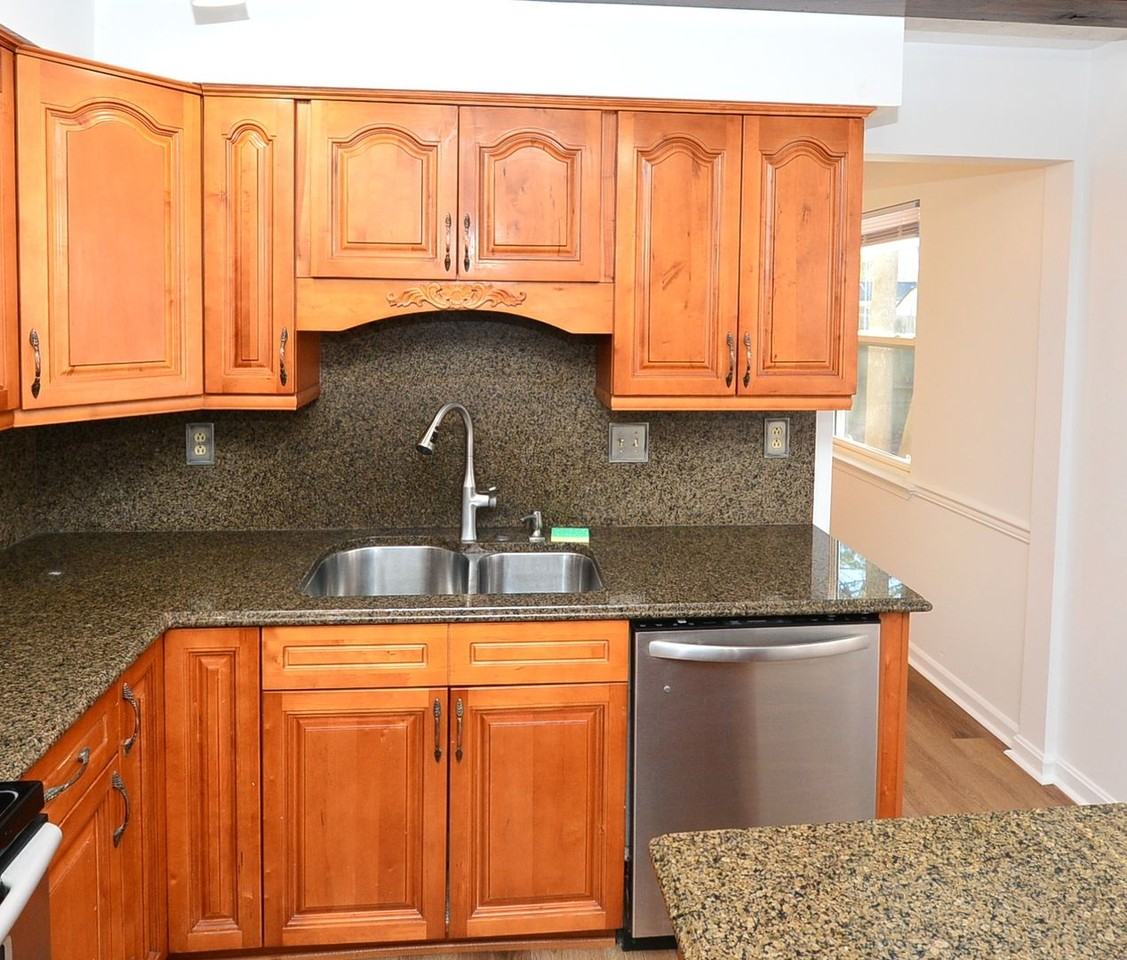 3784 Strathmoor Cir - Photo 7 of 39