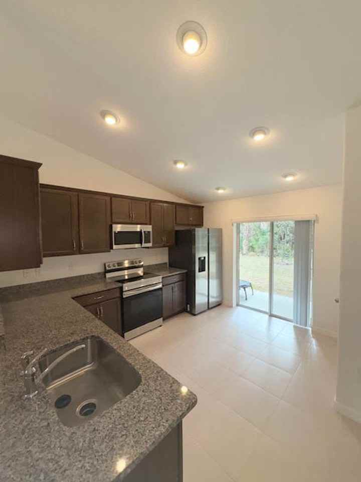 125 Seattle Trl - Photo 5 of 46