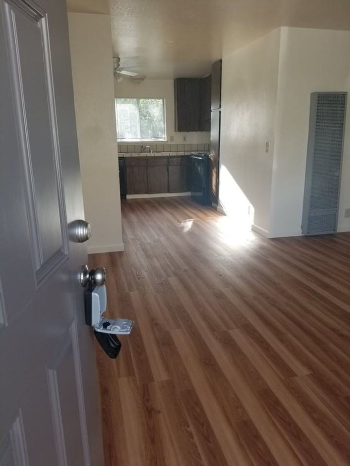 18754 Eisenhower St - Photo 3 of 6