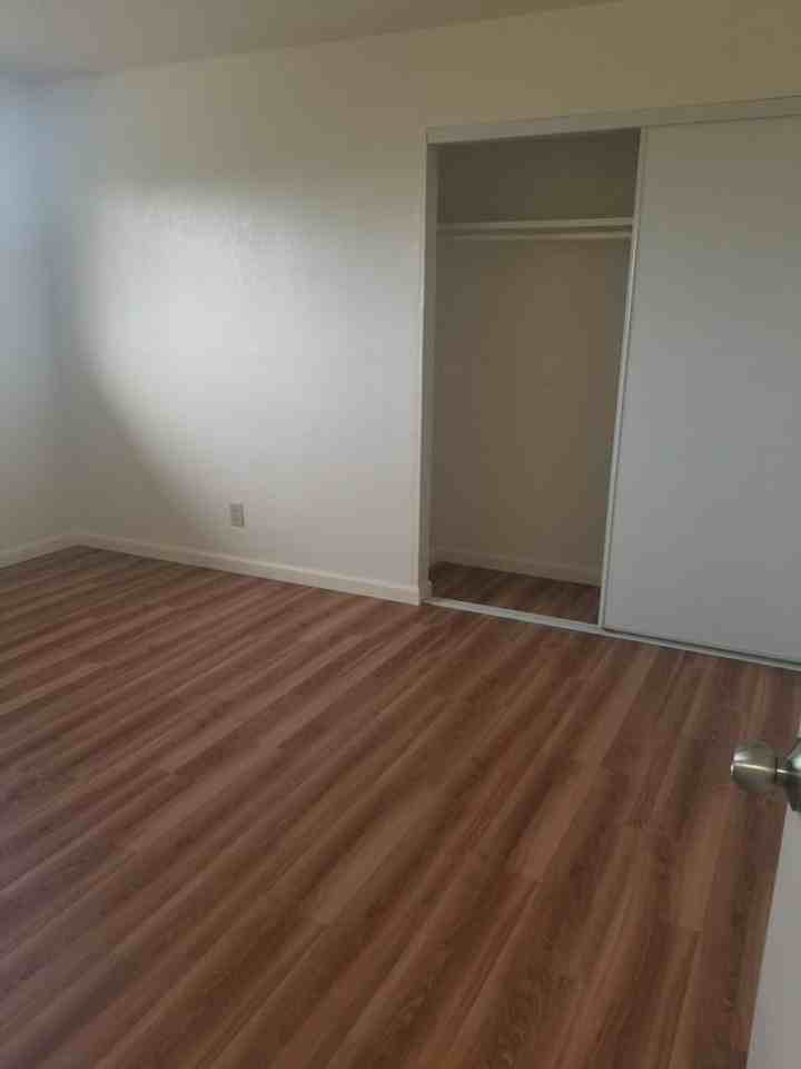 18754 Eisenhower St - Photo 5 of 6