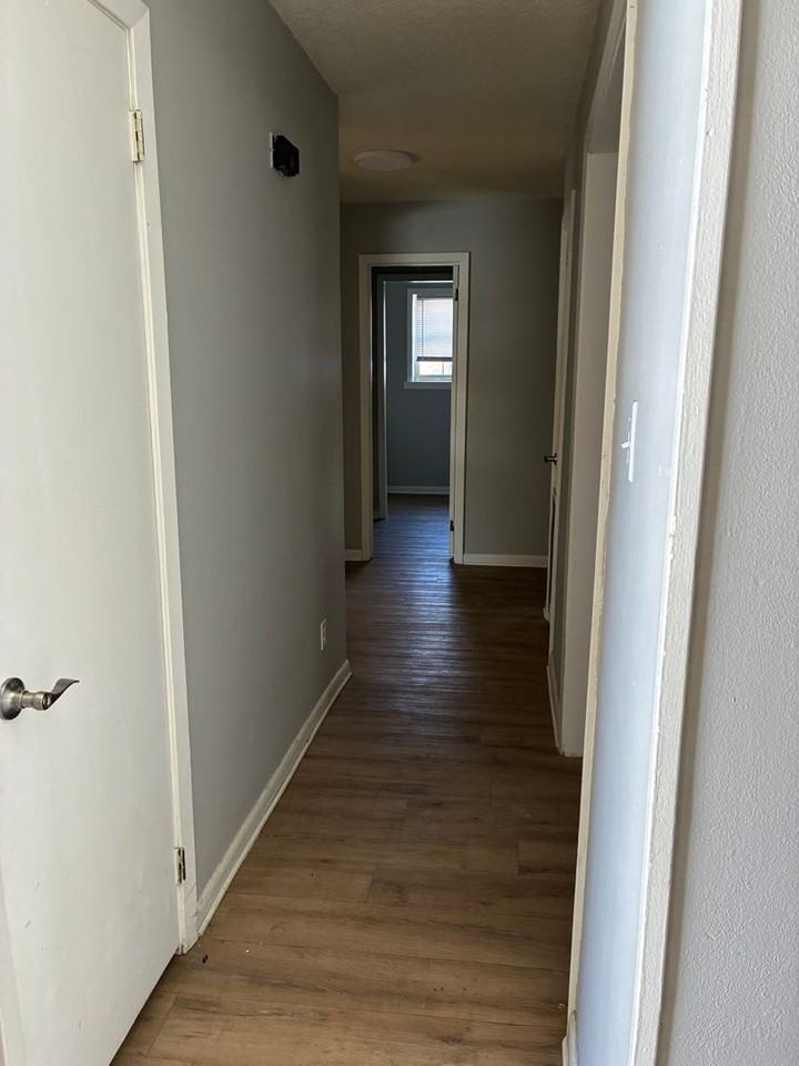 6 Foxboro Dr - Photo 4 of 22