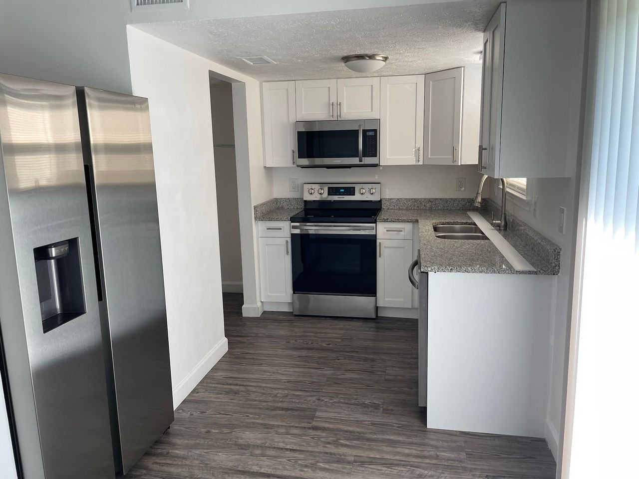 2712 E 17th St - Photo 2 of 18