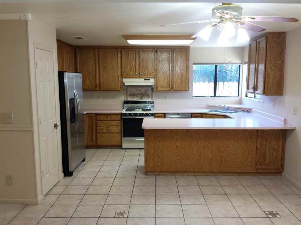 3190 Driftstone Dr - Photo 4 of 17