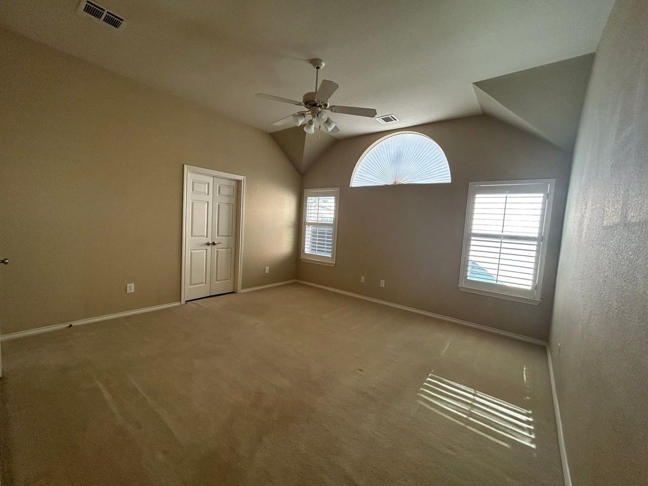 4632 Aylesbury Ct - Photo 2 of 16