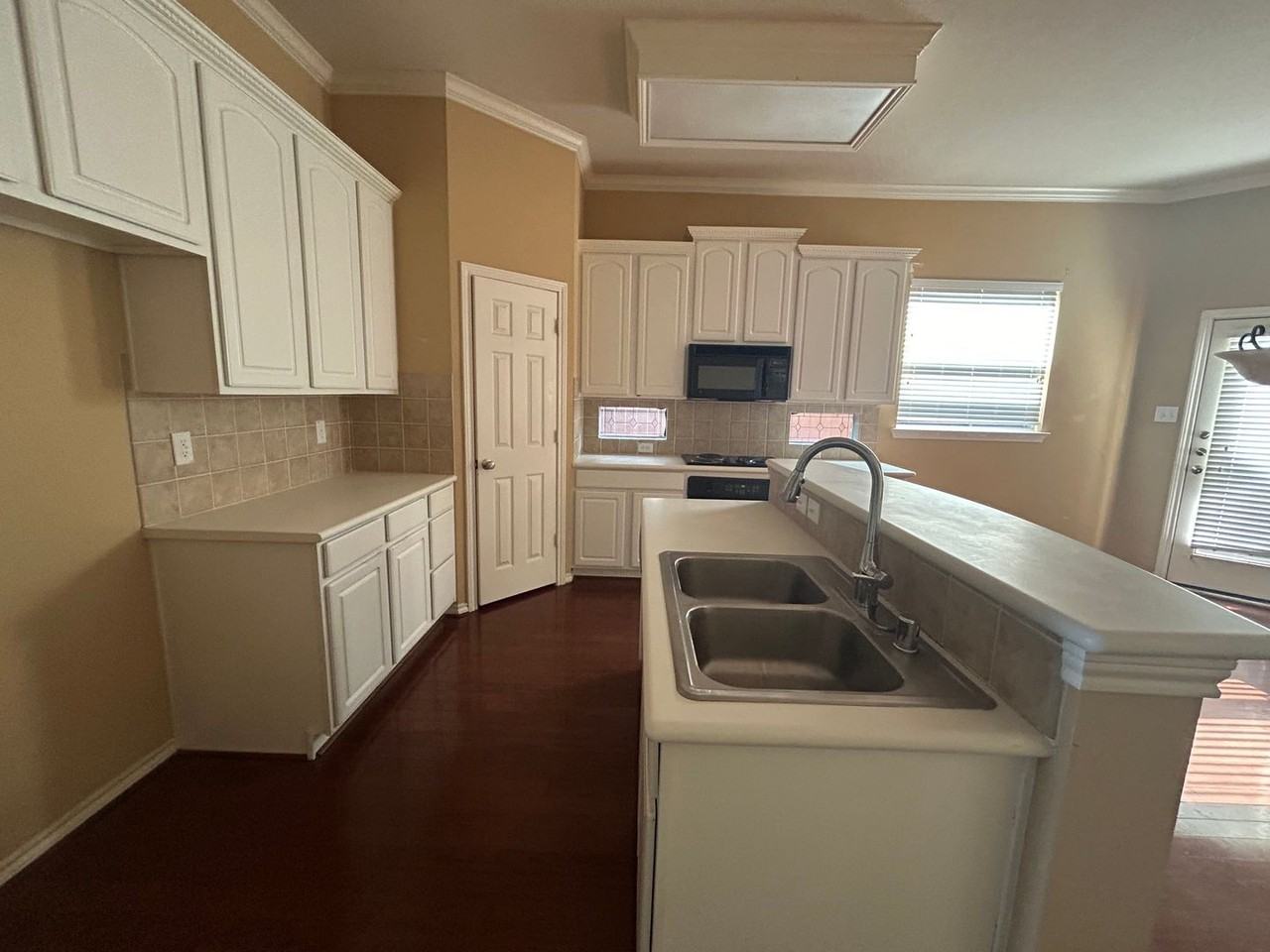 4632 Aylesbury Ct - Photo 6 of 16