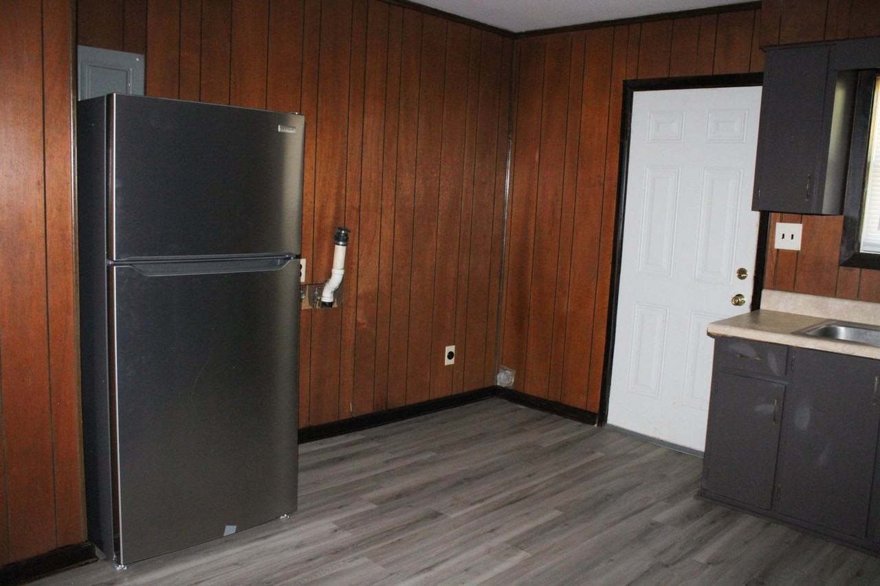 204 Park Ave W Apt D - Photo 4 of 10