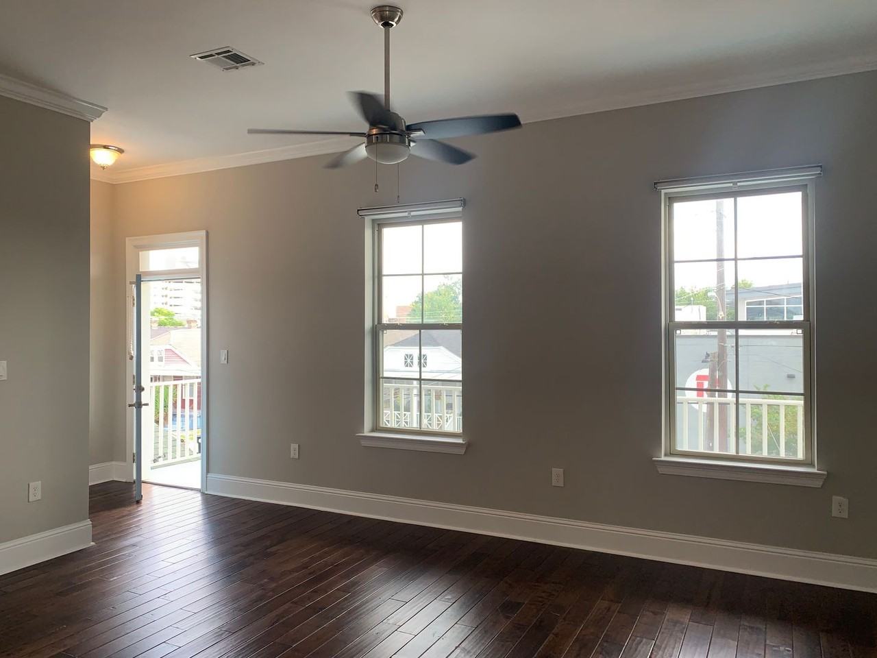 2512 Valence St - Photo 4 of 24