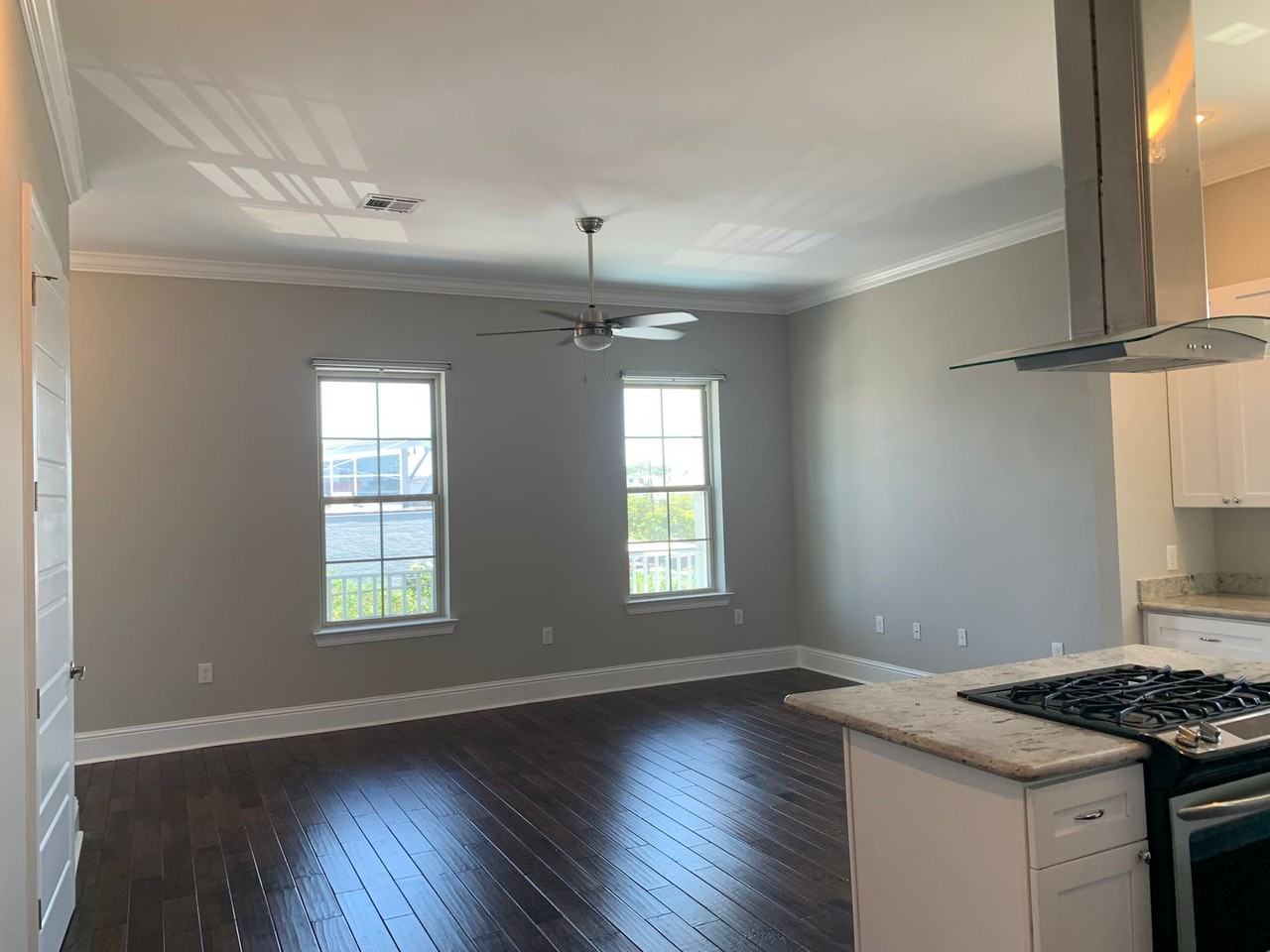 2512 Valence St - Photo 5 of 24