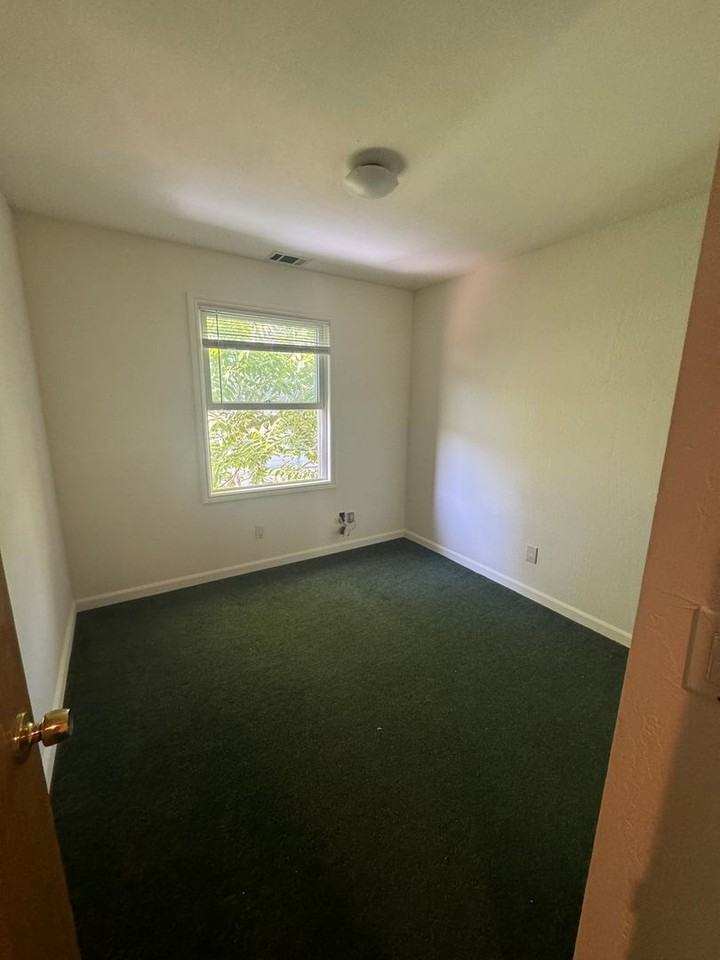 2436 Ellsworth St #B - Photo 7 of 14