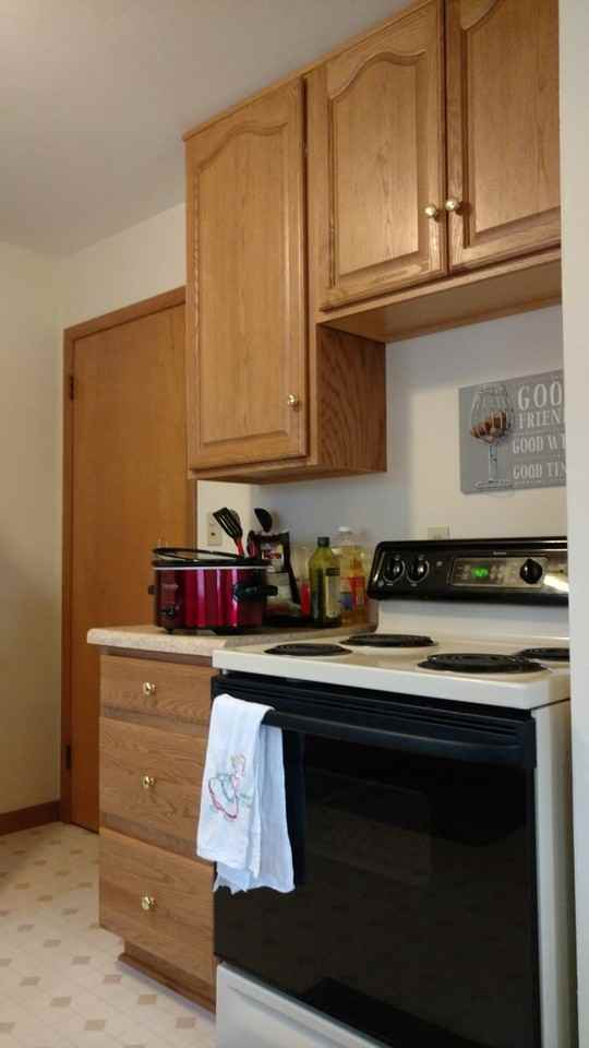 220 Walnut St - Photo 5 of 9