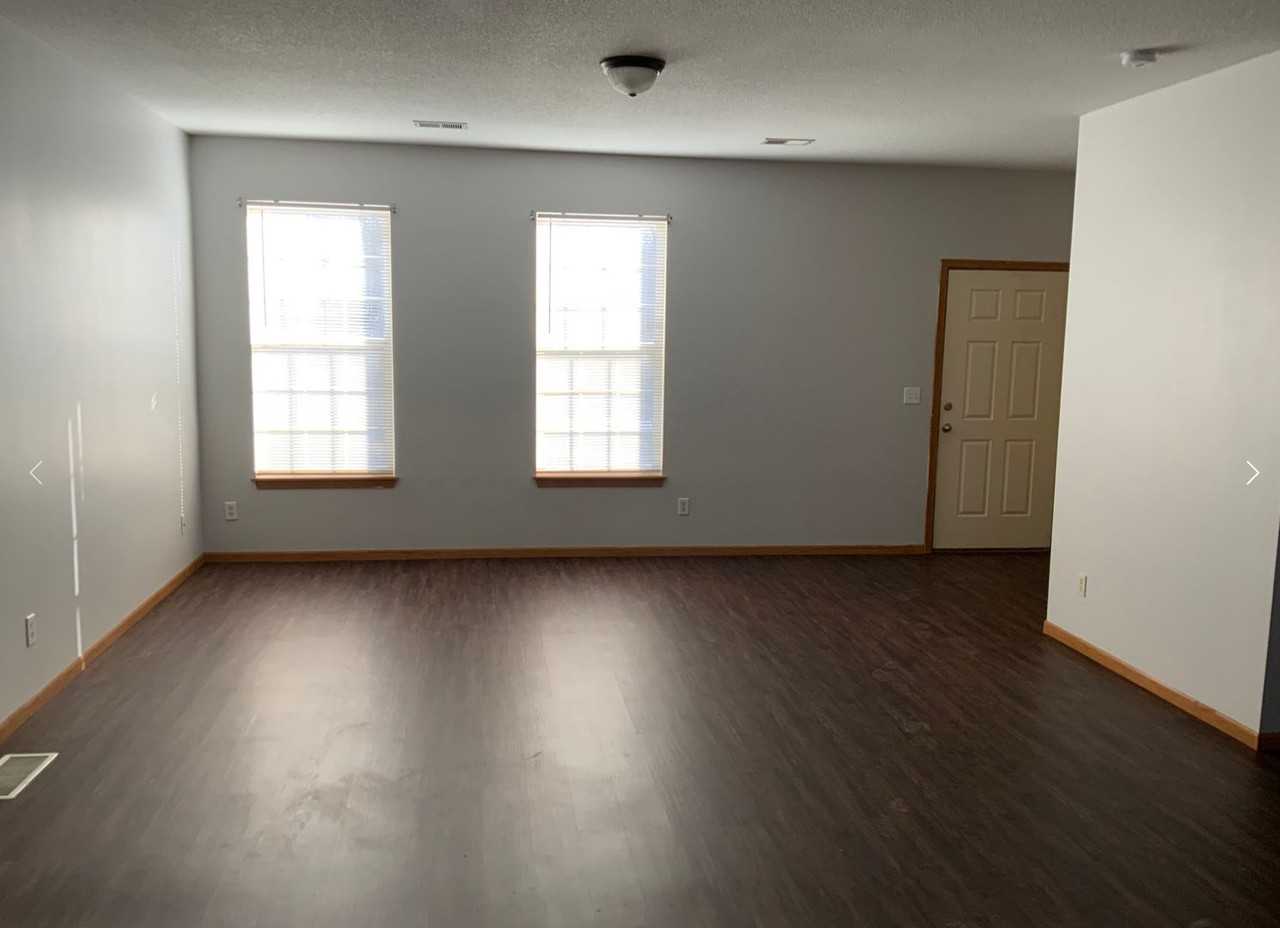 21680 W 124th St - Photo 2 of 5