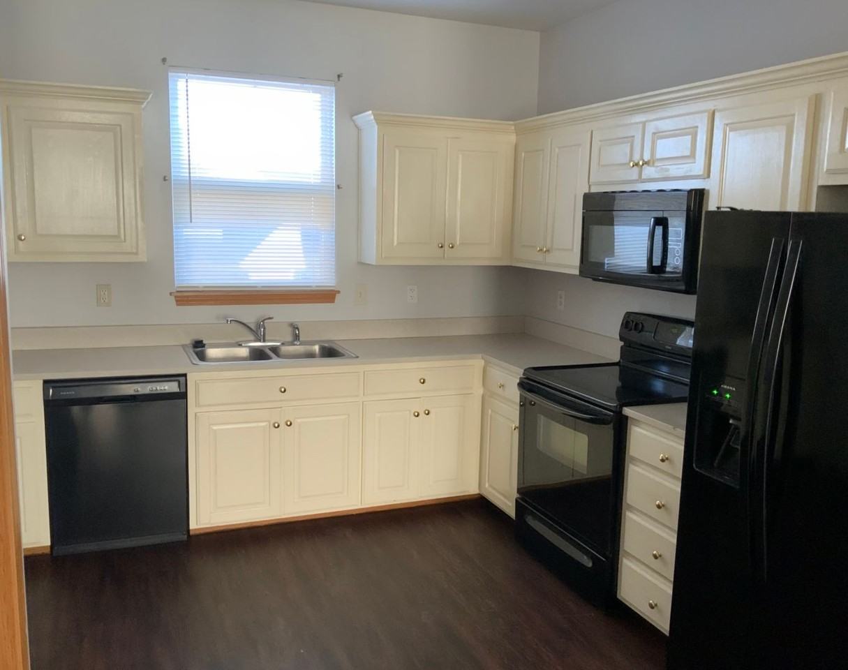 21680 W 124th St - Photo 3 of 5