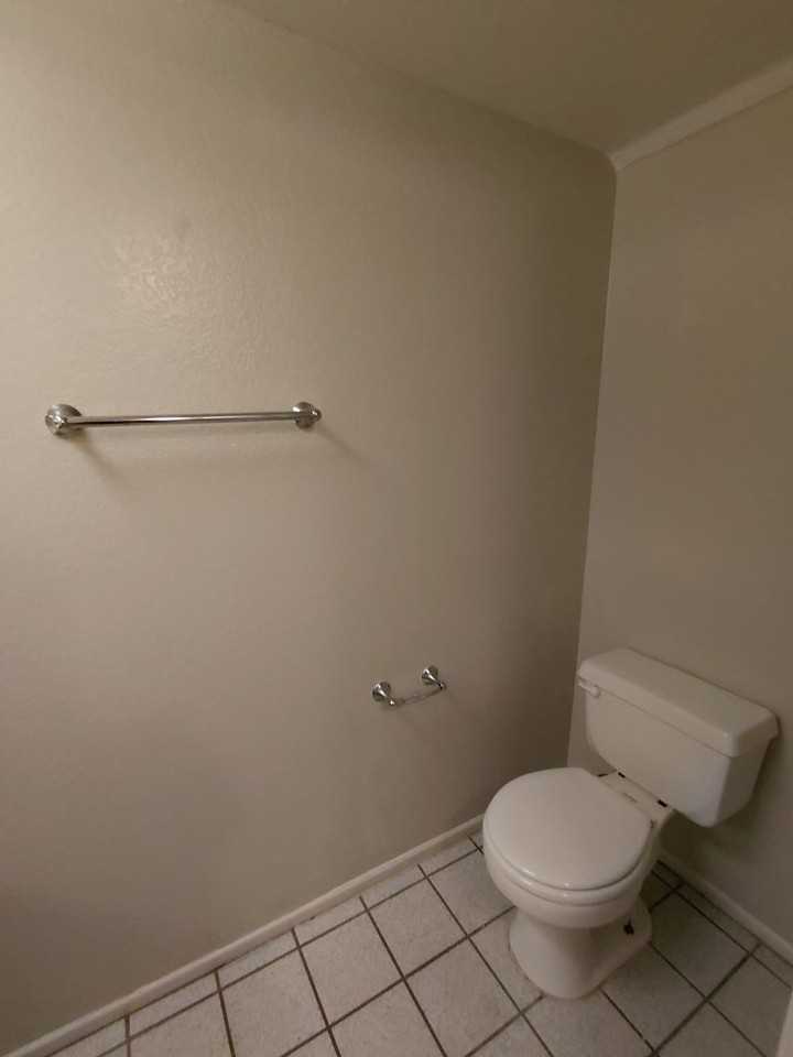 218 218 E St. -B #B - Photo 7 of 14