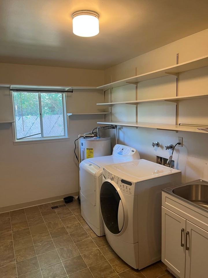 1245 Rogue River Hwy - Photo 3 of 28