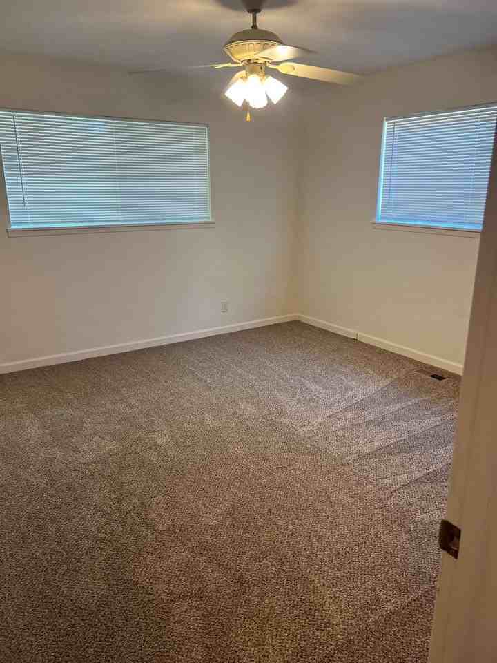 1245 Rogue River Hwy - Photo 7 of 28