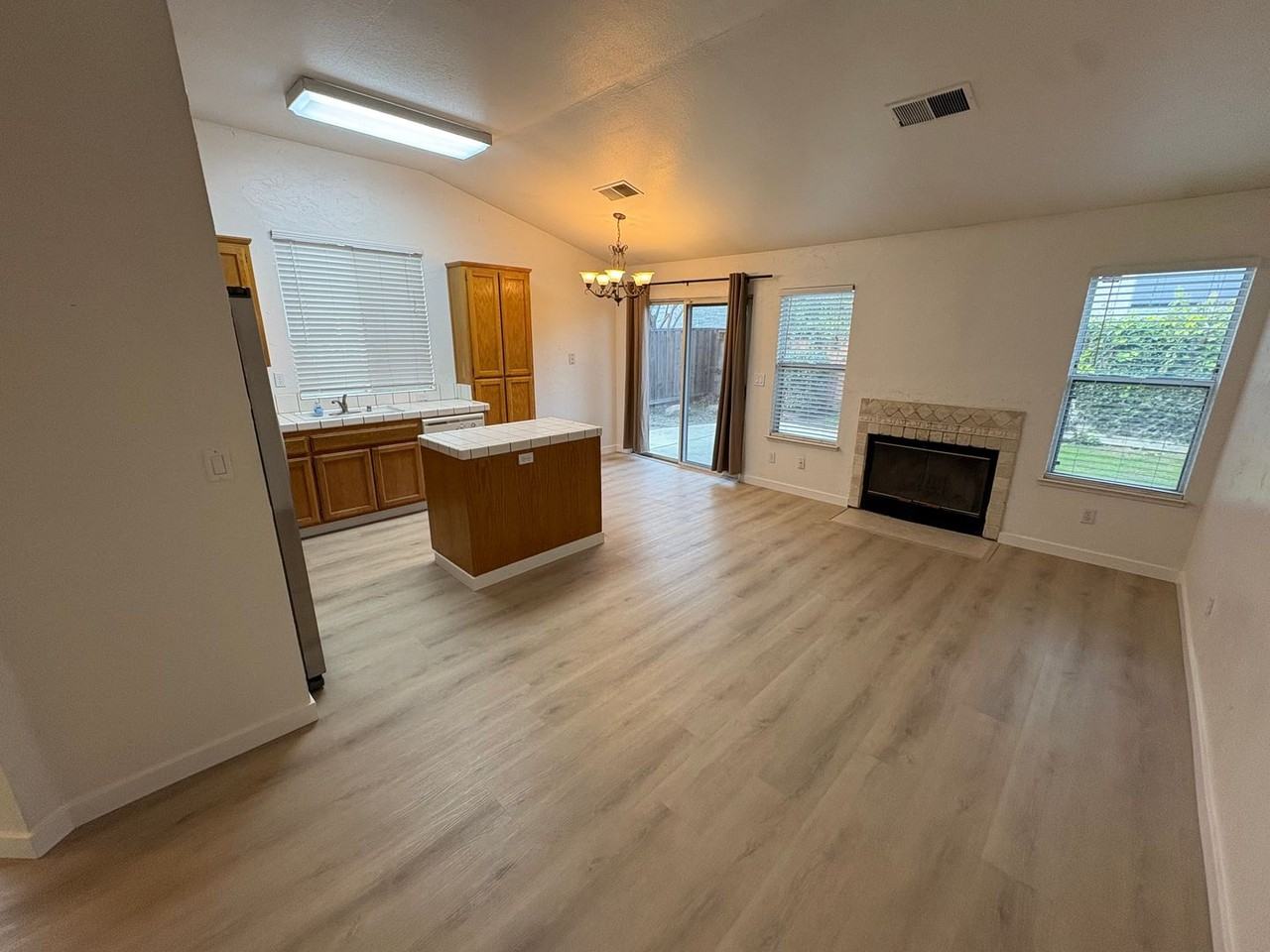 2320 El Monte Dr - Photo 6 of 21