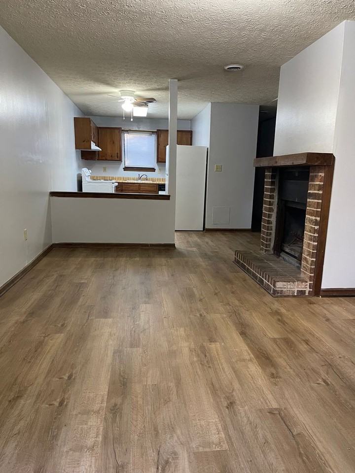 137 Christy Ct - Photo 2 of 13