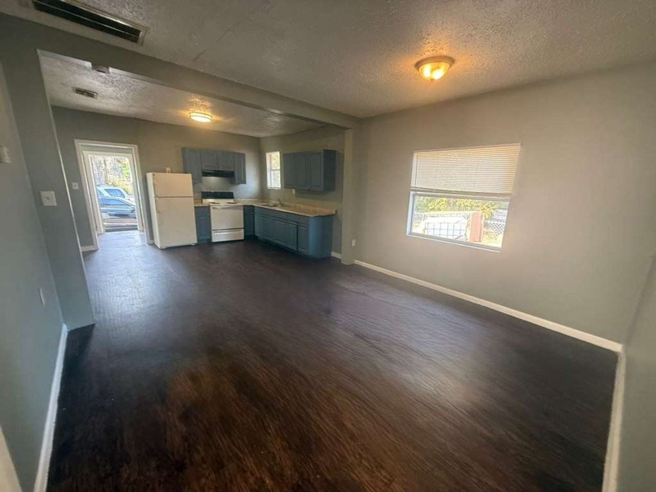 836 Martin L King Jr Ave - Photo 5 of 12