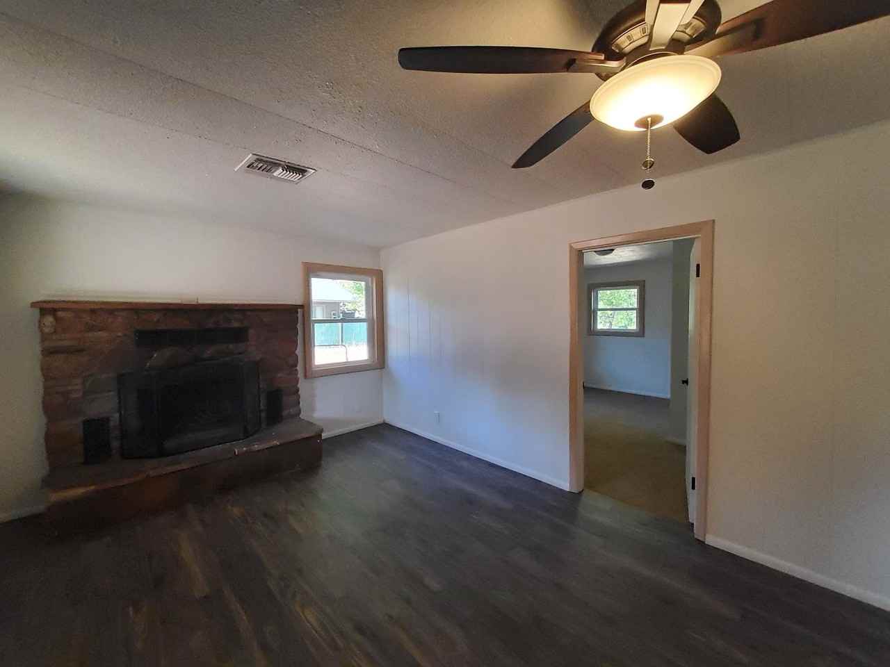 601 S Colcord Rd - Photo 3 of 9