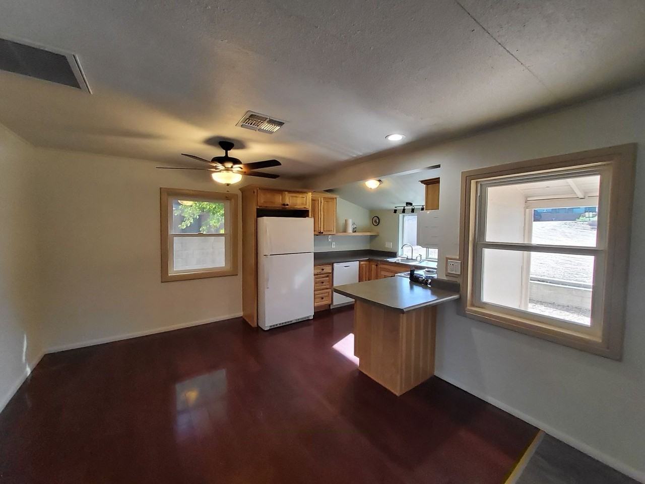 601 S Colcord Rd - Photo 4 of 9