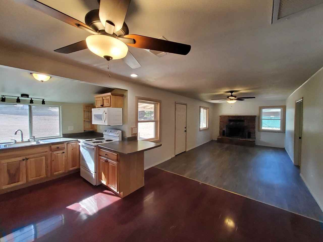 601 S Colcord Rd - Photo 6 of 9