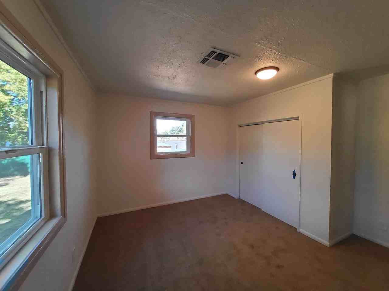 601 S Colcord Rd - Photo 7 of 9