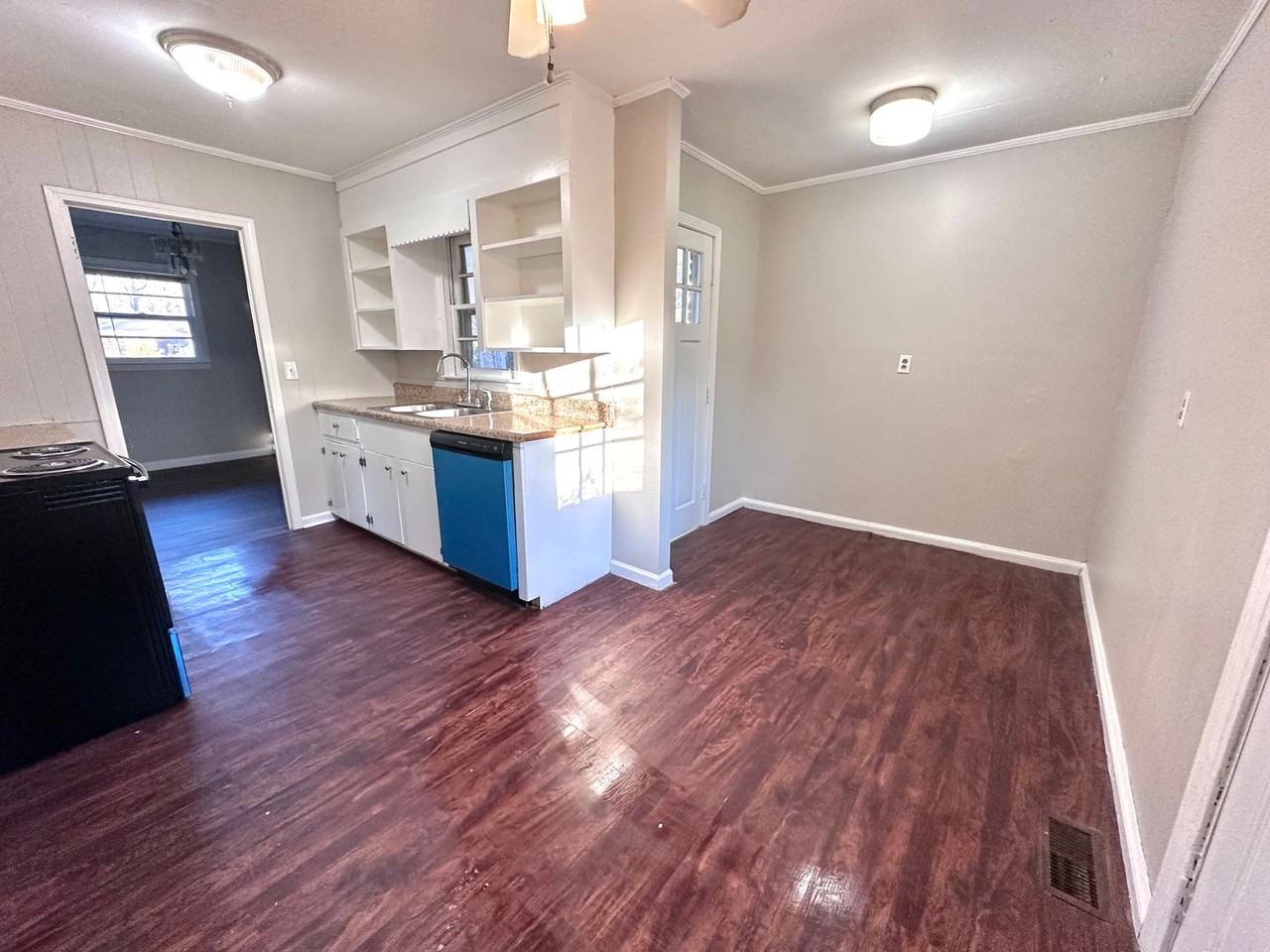 119 Simpson Dr Nw - Photo 3 of 12