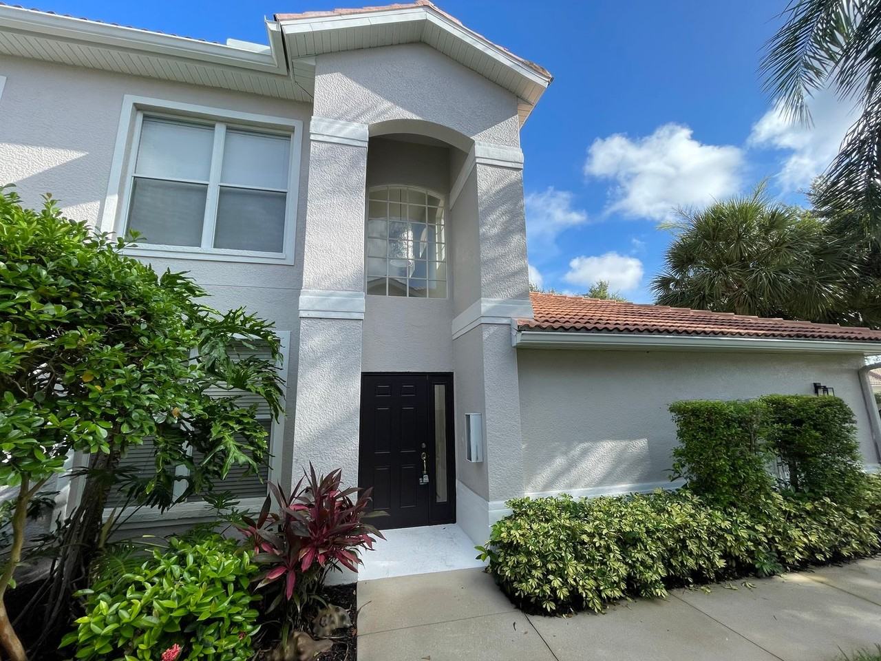 1945 Crestview Way - Photo 3 of 31