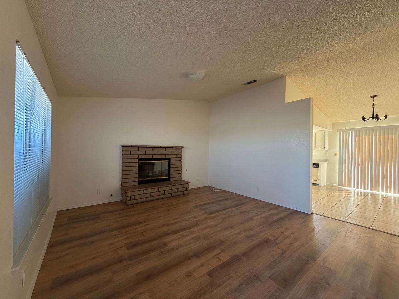 1245 Everglades Ct - Photo 4 of 34