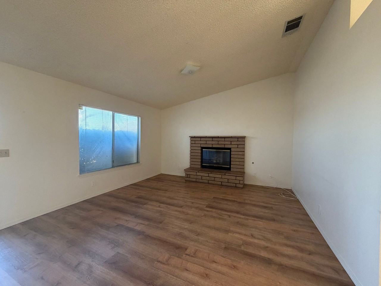 1245 Everglades Ct - Photo 5 of 34