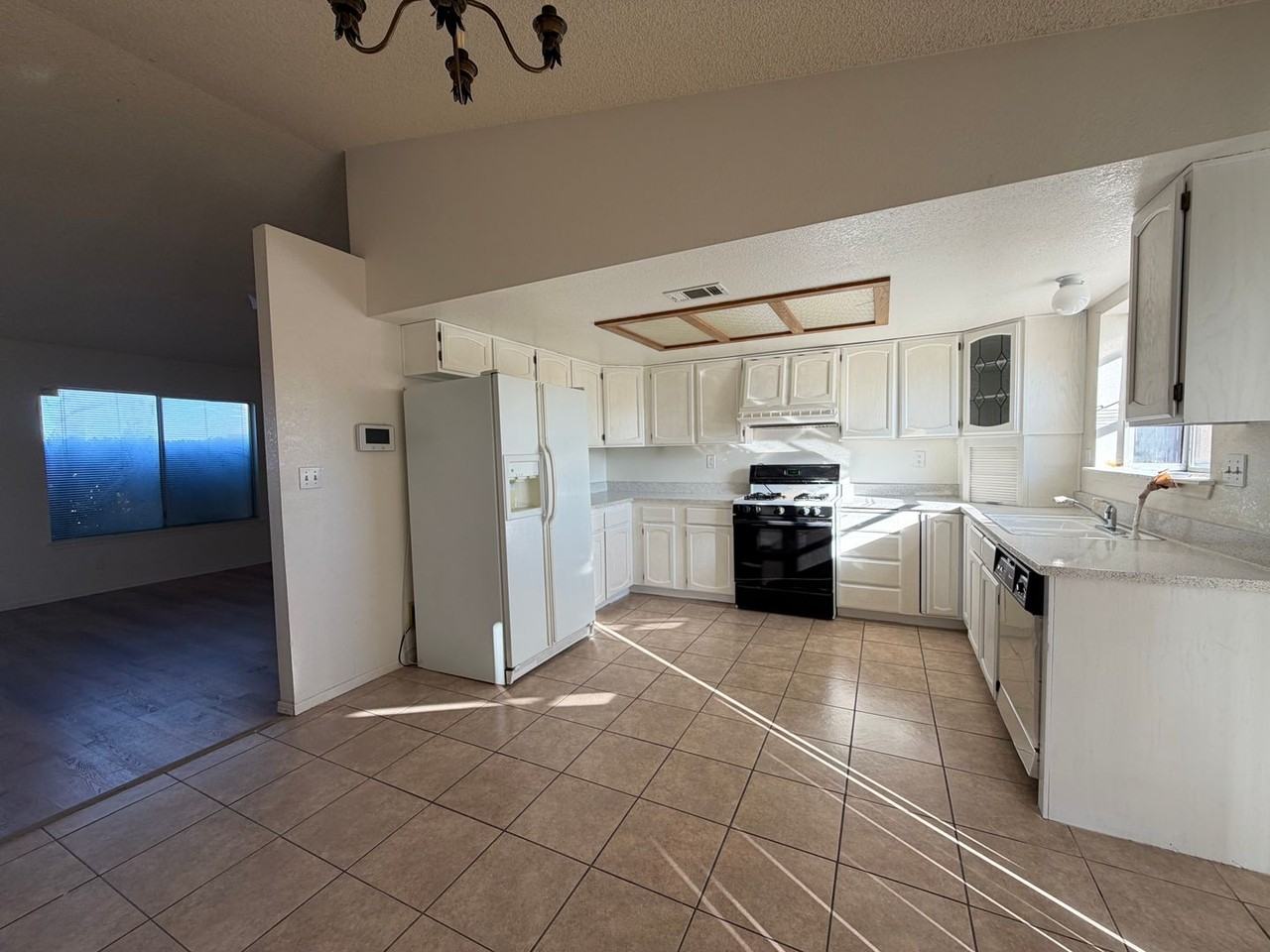 1245 Everglades Ct - Photo 6 of 34