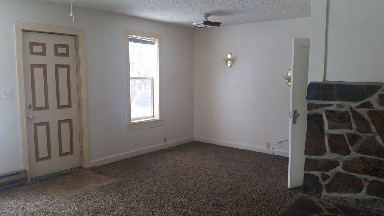 9 13th Ave W - Photo 2 of 9