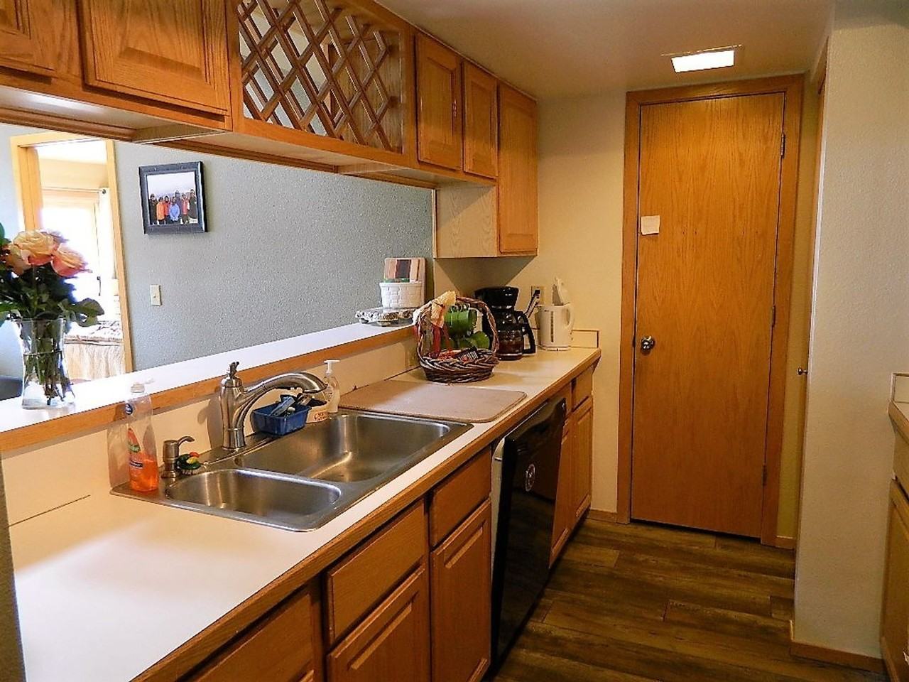 1650 Lakeview Ter - Photo 2 of 21