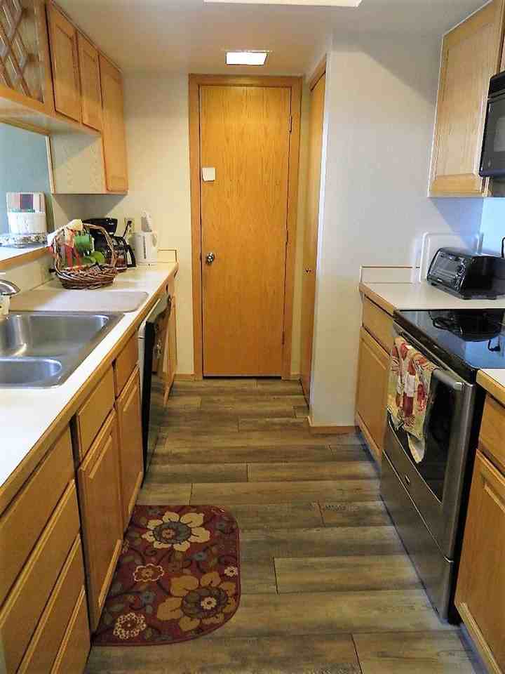 1650 Lakeview Ter - Photo 4 of 21