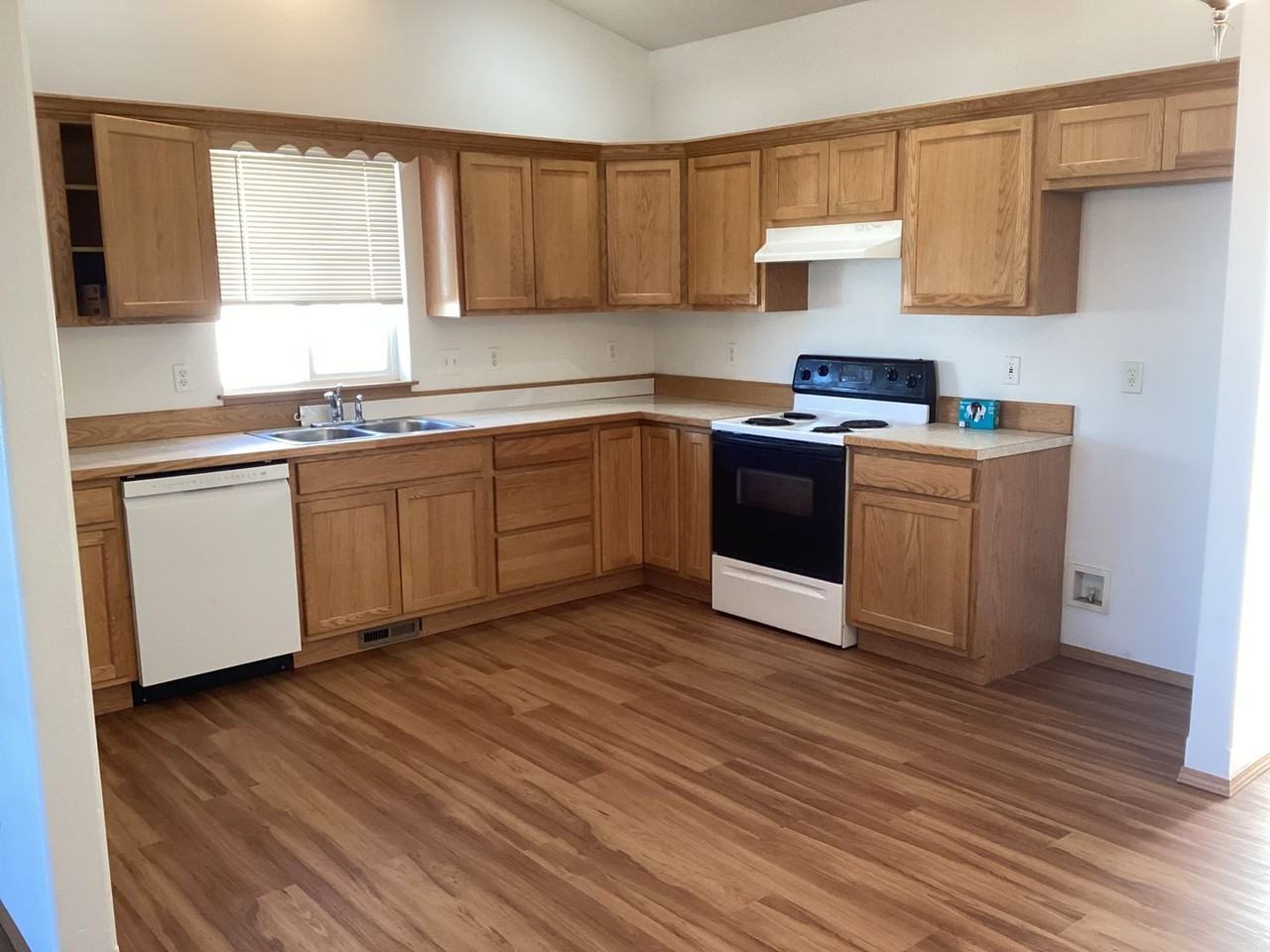 1101 S West Dr - Photo 2 of 13