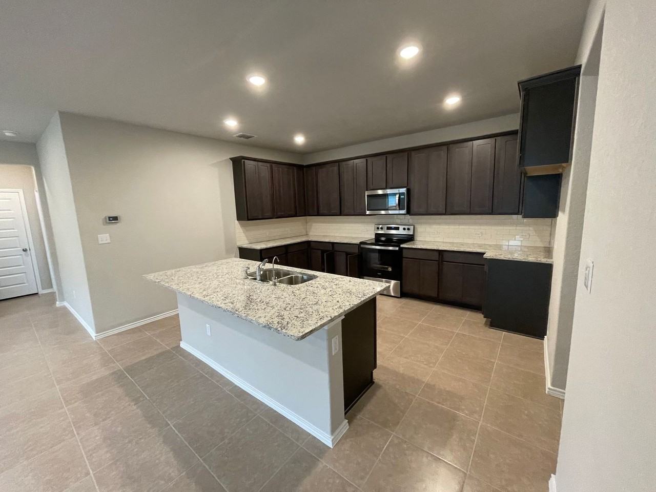 7843 Abbey Pl - Photo 6 of 18