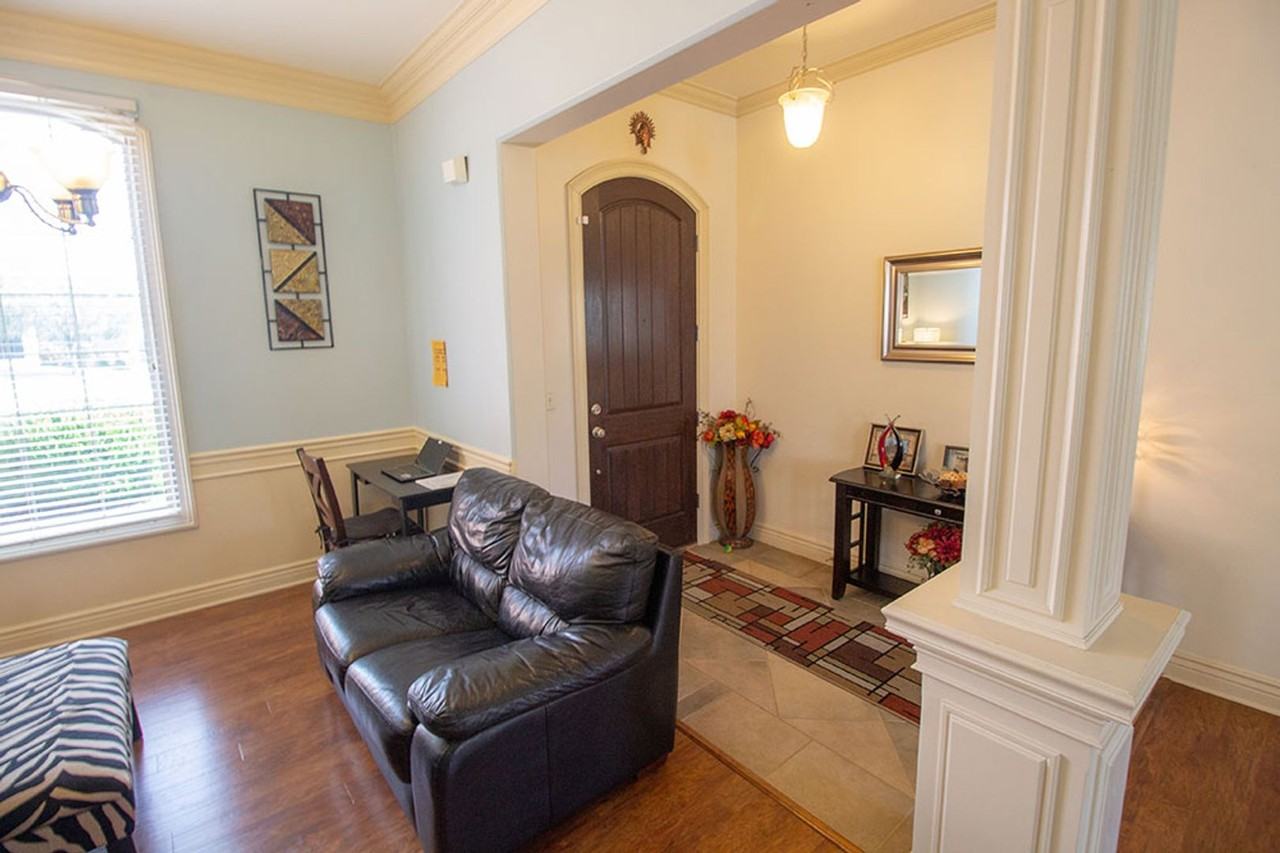 3008 Crabapple Ln - Photo 2 of 40