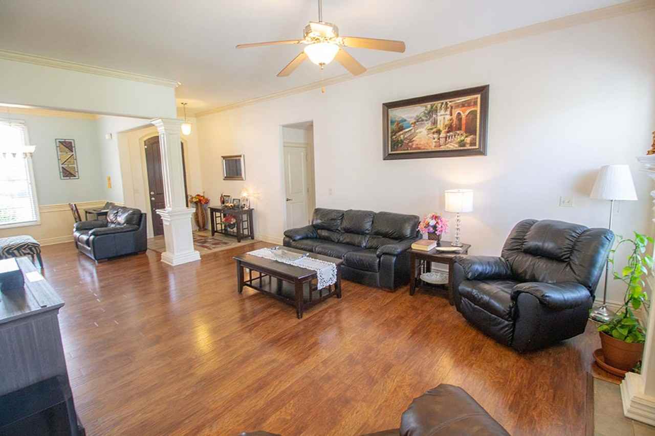 3008 Crabapple Ln - Photo 6 of 40