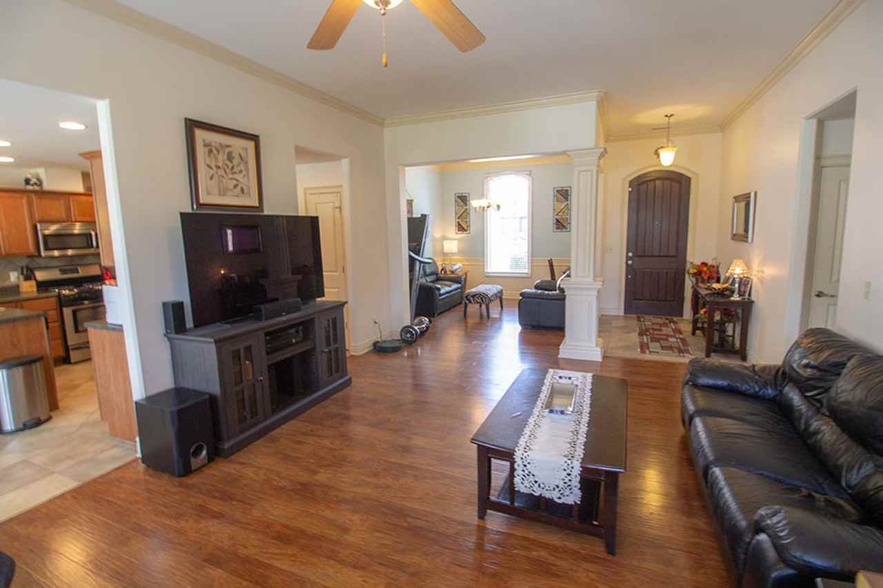 3008 Crabapple Ln - Photo 7 of 40