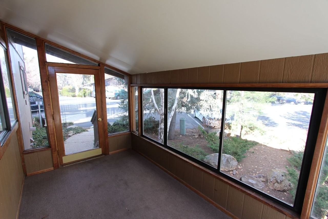 2331 N Oakmont Dr - Photo 2 of 12