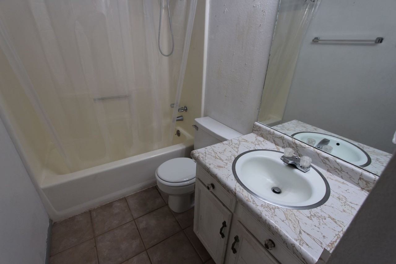 2331 N Oakmont Dr - Photo 7 of 12