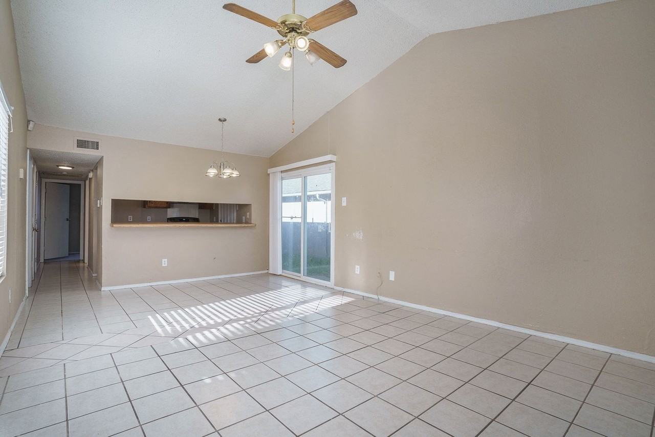 10328 Chelmsford Dr - Photo 6 of 23