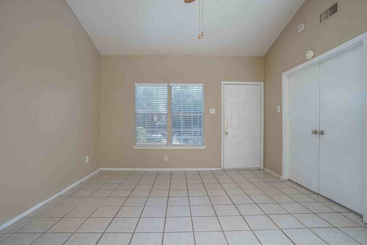 10328 Chelmsford Dr - Photo 7 of 23